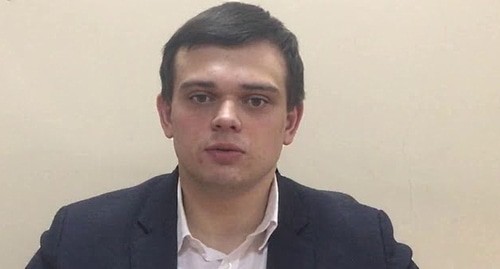 Депутат Владимир Юров, стопкадр видео канала "депутат КПРФ", https://www.youtube.com/watch?v=ChmoumJtLA0 Депутат Владимир Юров, стопкадр видео канала "депутат КПРФ", https://www.youtube.com/watch?v=ChmoumJtLA0