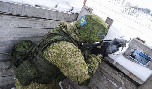 Российский миротворец. Фото: Минобороны России (structure.mil.ru/mission/peacekeeping_operations.htm) Российский миротворец. Фото: Минобороны России (structure.mil.ru/mission/peacekeeping_operations.htm)