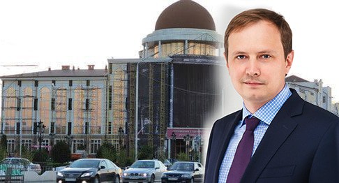 Павел Бабиков, вид на здание департамента управления Верховного суда РФ в Чеченской Республике. Грозный. Фото пресс-служба "Бабиков и партнеры"https://babikov.pro/chief, Магомеда Магомедова . Коллаж "Кавказского узла" Павел Бабиков, вид на здание департамента управления Верховного суда РФ в Чеченской Республике. Грозный. Фото пресс-служба "Бабиков и партнеры"https://babikov.pro/chief, Магомеда Магомедова . Коллаж "Кавказского узла"