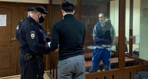 Сайд-Мухаммад Джумаев (справа) в зале суда. Фото: пресс-служба Пресненского суда
