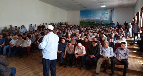 Сход жителей села Сагопши. 2 июня 2021 г. Фото: Ибрагим Цороев Интернет-газета - «Ингушетия/ГIалгIайче» https://gazetaingush.ru/news/minnac-ingushetii-derzhit-na-kontrole-situaciyu-vokrug-obstrela-aktivistov-dvizheniya Сход жителей села Сагопши. 2 июня 2021 г. Фото: Ибрагим Цороев Интернет-газета - «Ингушетия/ГIалгIайче» https://gazetaingush.ru/news/minnac-ingushetii-derzhit-na-kontrole-situaciyu-vokrug-obstrela-aktivistov-dvizheniya