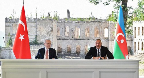Реджеп Тайип Эрдоган (слева) и Ильхам Алиев. Фото: пресс-служба президента Азербайджана
