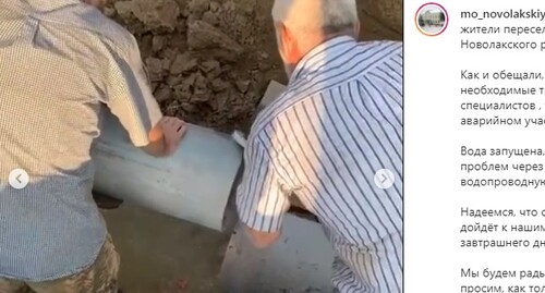 Работы на поврежденном водоводе в Новолакском районе Дагестана 11 июля 2021 года. Скриншот со страницы райдаминистрации в Instagram https://www.instagram.com/p/CRMUvkapIFR/.