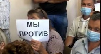 Участники слушаний о строительстве химзаводов на Тамани. Фото Анны Грицевич для "Кавказского узла" Участники слушаний о строительстве химзаводов на Тамани. Фото Анны Грицевич для "Кавказского узла"