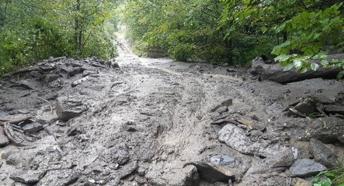 Сход селя в Северной Осетии. Фото пресс-службы МЧС Северной Осетии Сход селя в Северной Осетии. Фото пресс-службы МЧС Северной Осетии