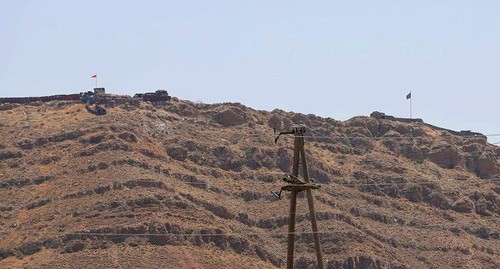 Флаги Армении и Азербайджана на границе. Фото Hayk Manukyan / Human Rights Defender of Armenia Флаги Армении и Азербайджана на границе. Фото Hayk Manukyan / Human Rights Defender of Armenia