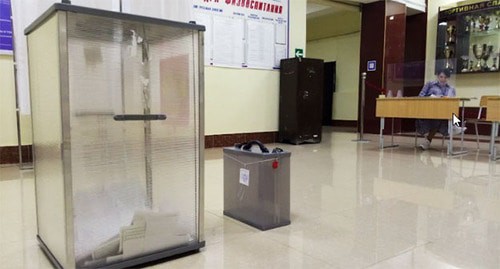 На избирательном участке в Махачкале. 19 сентября 2021 г. Фото Расула Магомедова для "Кавказского узла"