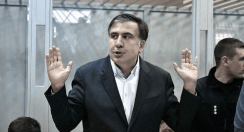 Михаил Саакашвили в зале суда. Кадр видео 1tv.ge