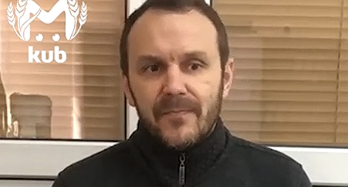 Евгений Бондарь. Кадр видео 
Блокнот Сочи  https://www.youtube.com/watch?v=zP06MVPZFhI