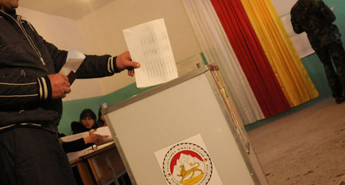 Урна для голосования на избирательном участке в Южной Осетии. Фото: Сергей Карпов. ЮГА.ру