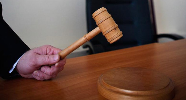 Судейский молоток. Фото: Федор Обмайкин / Югополис Судейский молоток. Фото: Федор Обмайкин / Югополис