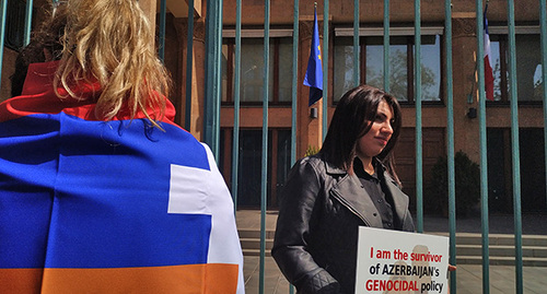 Возле офиса ООН в Ереване. Фото Армине Мартиросян для "Кавказского узла"