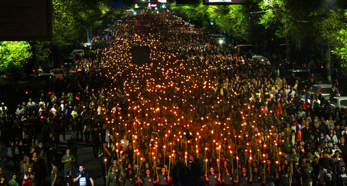Участники факельного шествия в Ереванt/ Фото Тиграна Петросяна для "Кавказского узла"