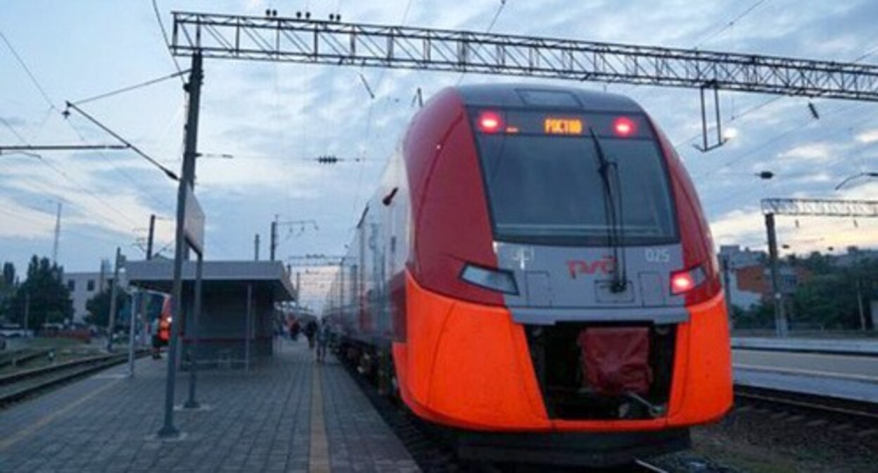 Поезд. Фото пресс-служба РЖД,  http://krasnodarvseti.ru/iz-novorossiyska-v-rostov-na-donu-zapu/