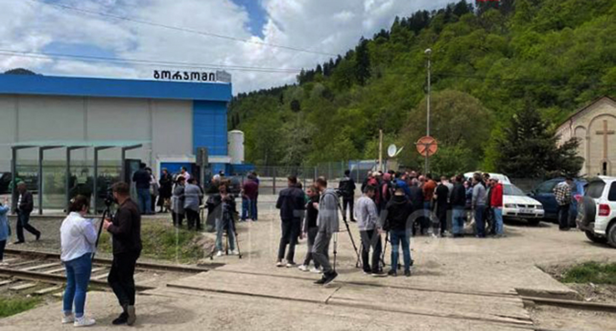 Акция протеста сотрудников заводов "Боржоми". Фото: Первый канал Грузии 