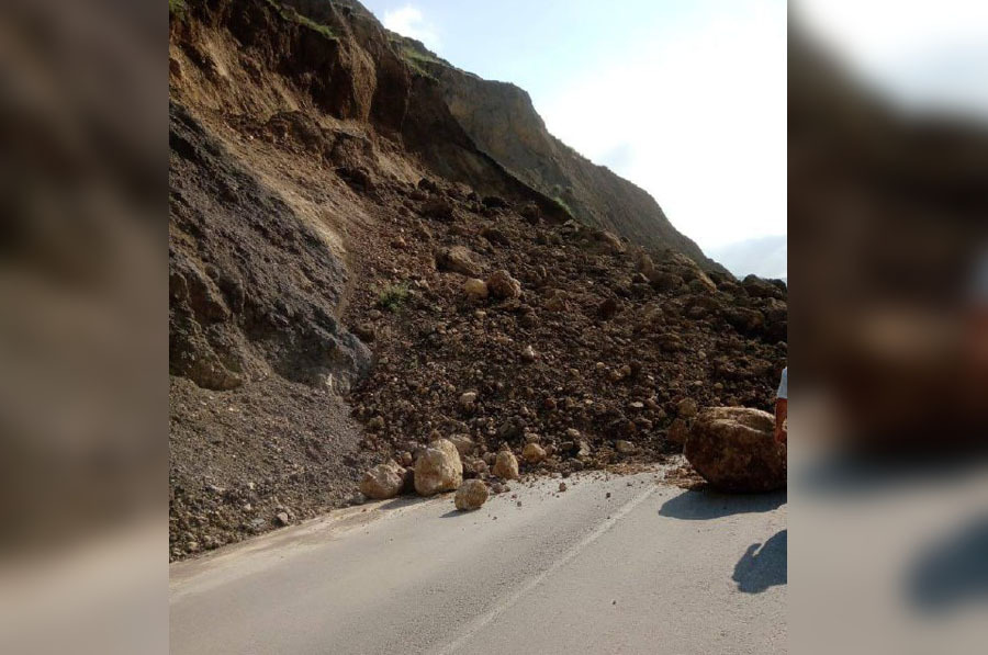 Обвал горной массы на трассе Магарамкент – Рутул. Фото: пресс-служба Минтранса Дагестана https://t.me/mintransRD/333