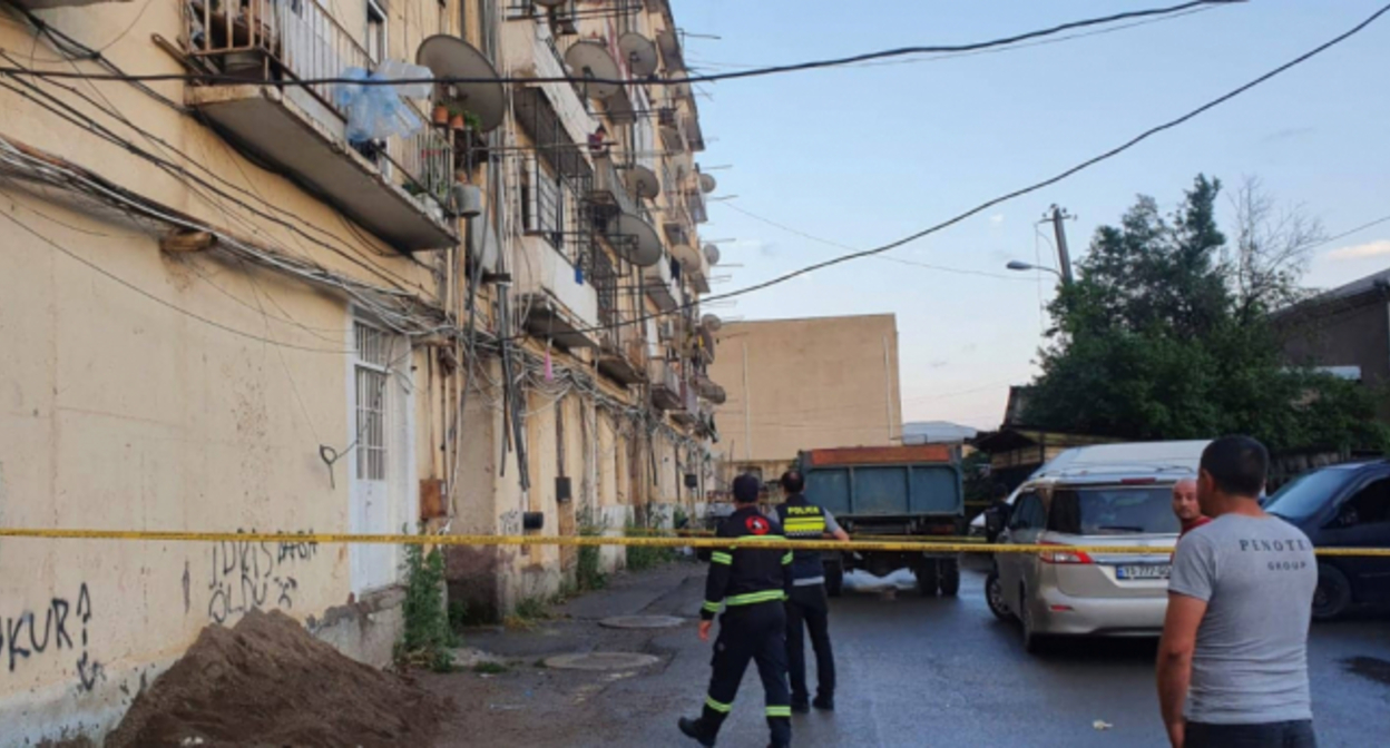 На месте трагедии в Марнеули. Фото https://marneulifm.ge/ka/siakhleebi/article/61096-marneulshi-aivnis-chamongrevis-shedegad-gardaicvala-erthi-adamiani-da-dashavda-sami