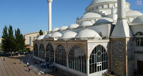 Джума-мечеть в Махачкале. Стопкадр из видео https://www.youtube.com/watch?v=Cl0LSPCyz3Q