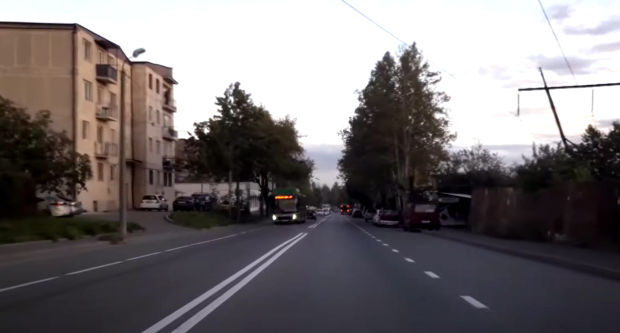 Улица в  поселке Африка на окраине Тбилиси. Кадр видео Валентина Сирадзе - С любовью из Тбилиси https://www.youtube.com/watch?v=MSdxX6wPeE0
