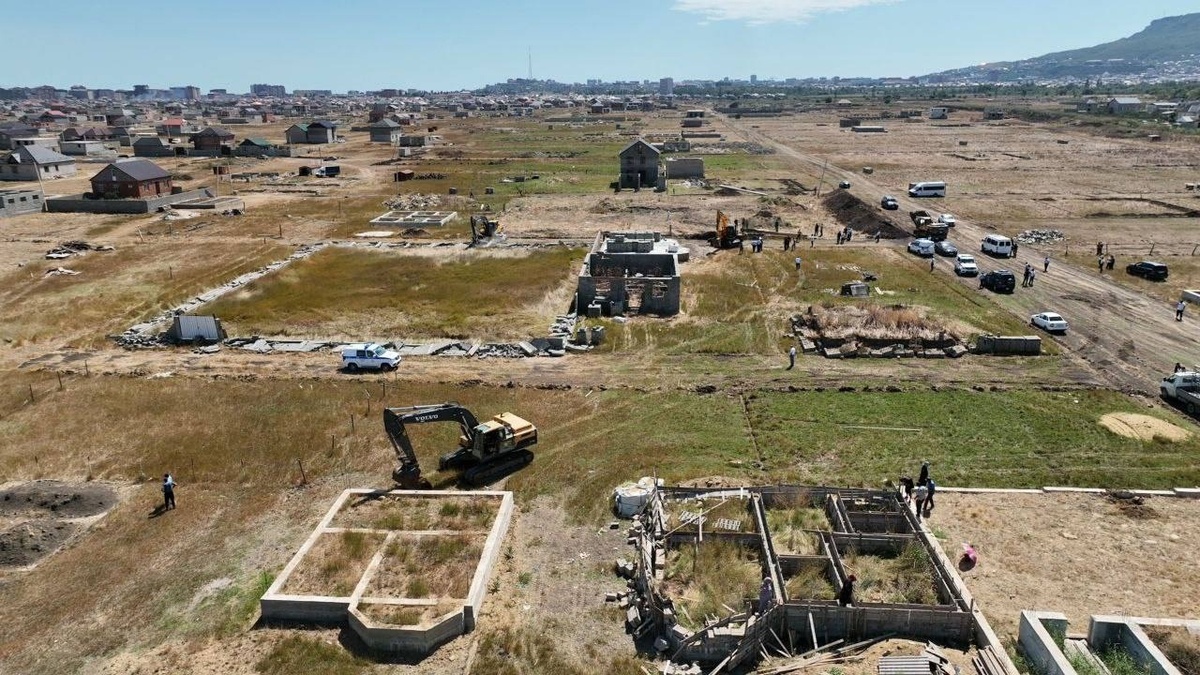 Снос построек на участках в пригороде Махачкалы. Фото пресс-службы администрации Махачкалы Снос построек на участках в пригороде Махачкалы. Фото пресс-службы администрации Махачкалы