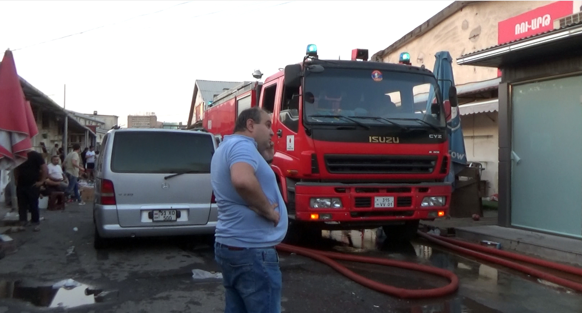 Разбор завалов торгового центра "Сурмалу" в Ереване после взрыва, 14 августа 2022 года. Фото Армине Мартиросян для "Кавказского узла" Разбор завалов торгового центра "Сурмалу" в Ереване после взрыва, 14 августа 2022 года. Фото Армине Мартиросян для "Кавказского узла"