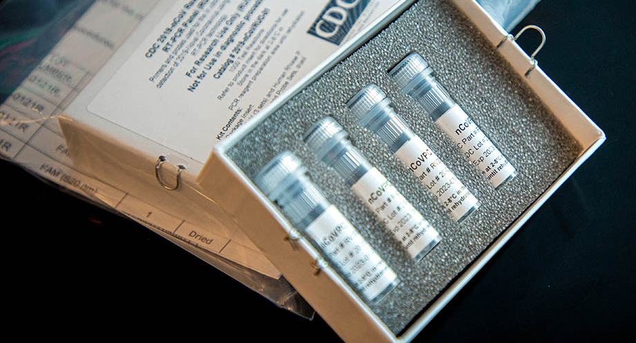 Лабораторный тестовый набор COVID-19. Фото https://ru.wikipedia.org/wiki/Тестирование_на_COVID-19