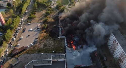 Пожар на рынке в Волжском 28 августа 2022 года. Стопкадр из видео https://www.youtube.com/watch?v=D1T6QsbRiXg
