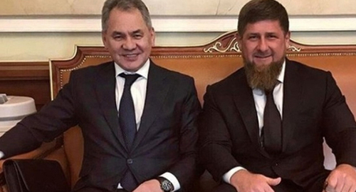 Сергей Шойгу (слева) и Рамзан Кадыров, 21 апреля 2017 года. Фото: https://chechnya.gov.ru/novosti/r-kadyrov-vstretilsya-v-moskve-s-ministrom-oborony-rf-s-shojgu/