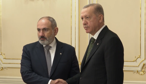 Пашинян и Эрдоган. Стоп-кадр видео, опубликованного 6 октября на сайте премьер-министра Армении, https://www.primeminister.am/ru/press-release/item/2022/10/06/Nikol-Pashinyan-Recep-Tayyip-Erdogan/
