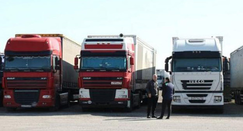 Очередь из грузовиков на Керченской переправе. Фото: admkrai.krasnodar.ru