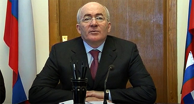 Абдулмеджид Сулейманов. Кадр из видео "Избербашского ТВ". Абдулмеджид Сулейманов. Кадр из видео "Избербашского ТВ".