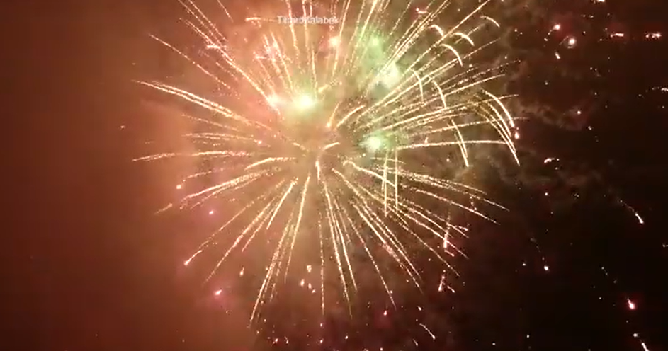 Новогодний фейерверк в Нальчике 1 января 2019 года. Скриншот видео с YouTube-канале AmazingKBR, https://www.youtube.com/watch?v=tnu25KKImKs Новогодний фейерверк в Нальчике 1 января 2019 года. Скриншот видео с YouTube-канале AmazingKBR, https://www.youtube.com/watch?v=tnu25KKImKs