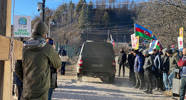 Азербайджанские активисты во время акции. Декабрь 2022 года. Фото: https://www.trend.az/azerbaijan/society/3688229.html#3688229-7 Азербайджанские активисты во время акции. Декабрь 2022 года. Фото: https://www.trend.az/azerbaijan/society/3688229.html#3688229-7