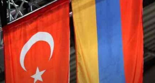 Флаги Турции и Армении. Стоп-кадр из видео https://www.youtube.com/watch?v=Hu_O6Avvps0