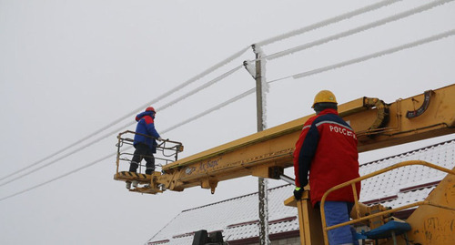 Энергетики устраняют последствия аварий на линиях электропередачи. Фото: "Россети Северный Кавказ" https://t.me/rossetisk/1709