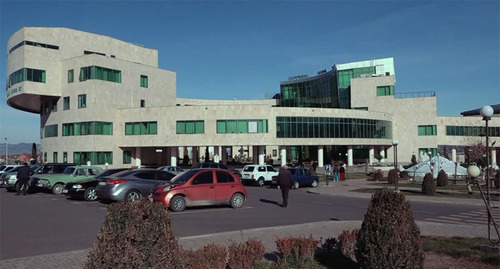 Республиканский медицинский центр в Степанакерте. Стопкадр из видео https://www.youtube.com/watch?v=3Rm3F0IBATk