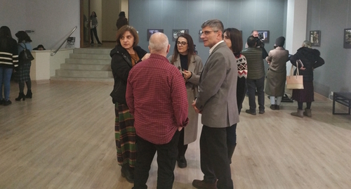 Посетители выставки в Ереване, фото Армине Мартиросян для "Кавказского узла"