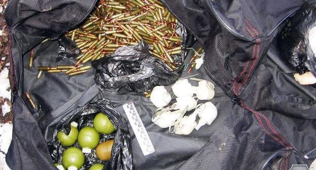 Тайник с оружием. Фото http://nac.gov.ru/kontrterroristicheskie-operacii/v-nalchike-obnaruzhen-krupnyy-taynik-s.html#&gid=1&pid=1 Тайник с оружием. Фото http://nac.gov.ru/kontrterroristicheskie-operacii/v-nalchike-obnaruzhen-krupnyy-taynik-s.html#&gid=1&pid=1