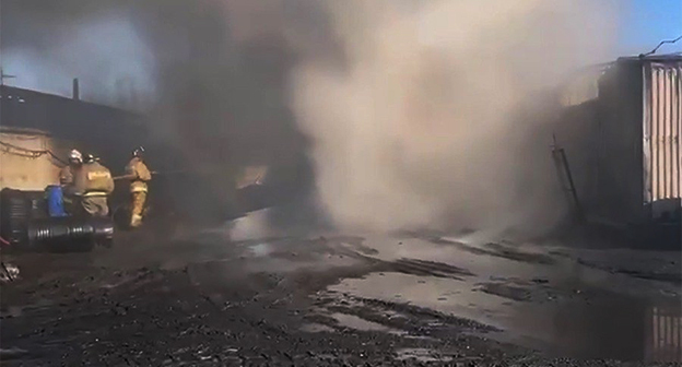 Пожар на нефтезаводе в Новошахтинске. Фото https://privet-rostov.ru/gorod/87779-v-mchs-nazvali-prichinu-pozhara-na-neftezavode-v-novoshahtinske-dnem-8-fevralja.html Пожар на нефтезаводе в Новошахтинске. Фото https://privet-rostov.ru/gorod/87779-v-mchs-nazvali-prichinu-pozhara-na-neftezavode-v-novoshahtinske-dnem-8-fevralja.html