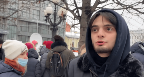Сайд-Мухаммад Джумаев на акции в поддержку Навального 23 января 2021 года. Кадр видео Anews https://www.youtube.com/watch?v=Xtasot6gdA4