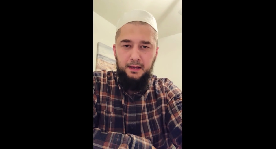 Кадр видео "К моему отцу пришли сотрудники ингушского ЦПЭ. Руслан Йоулой (14 февраля 2023)" https://www.youtube.com/watch?v=T4JbSDMwcII Кадр видео "К моему отцу пришли сотрудники ингушского ЦПЭ. Руслан Йоулой (14 февраля 2023)" https://www.youtube.com/watch?v=T4JbSDMwcII