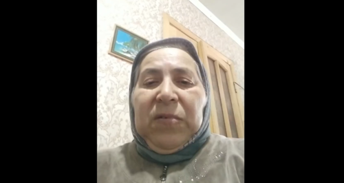 Мать Идриса Арсамикова. Стоп-кадр видео, опубликованного на его странице в соцсети "ВКонтакте" 17.02.2023, https://vk.com/video/@id782024934?z=video782024934_456239017%2Fpl_782024934_-2.