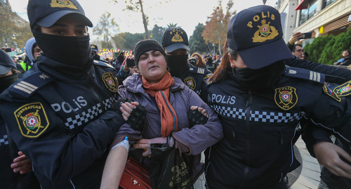 Задержание активиста во время акции протеста в Баку. Декабрь 2022 г. Фото Азиза Каримова для "Кавказского узла"