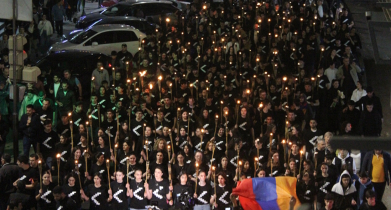 Участники факельного шествия в Армении, фото: Тигран Петросян для "Кавказского узла"