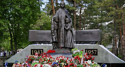Памятник жертвам депортации карачаевского народа в селе Учкекен. Фото: cайт главы и правительства Карачаево-Черкесии.