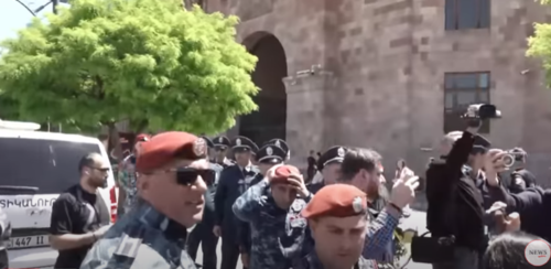 Акция у здания правительства Армении. Скриншот видео https://news.am/rus/news/758234.html