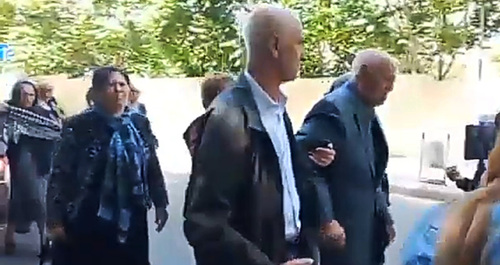 Акция протеста родственников Илькина Сулейманова. Скриншот видео https://www.youtube.com/watch?v+6pVhditGt9Y