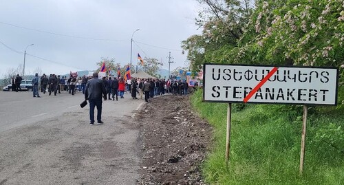 Пеший марш на окраине Степанакерта. 20 мая 2023 года. Фото Алвард Григорян для "Кавказского узла".
