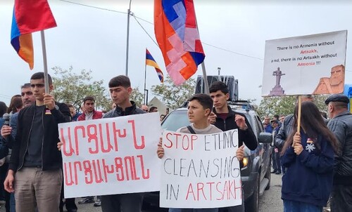Участники марша требуют остановить "этнические чистки" в Нагорном Карабахе. 20 мая 2023 года. Фото Алвард Григорян для "Кавказского узла".