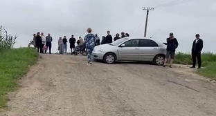Жители Полтавской на дороге к свалке, стоп-кадр видео https://t.me/stplt/1081